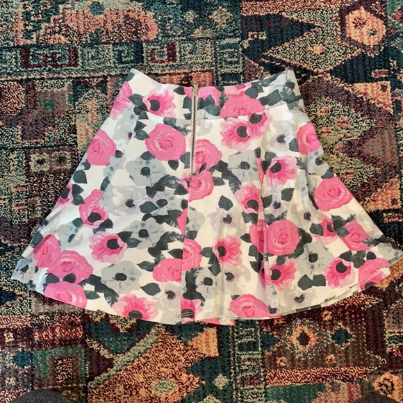Floral flowy mini skirt - Picture 3 of 4